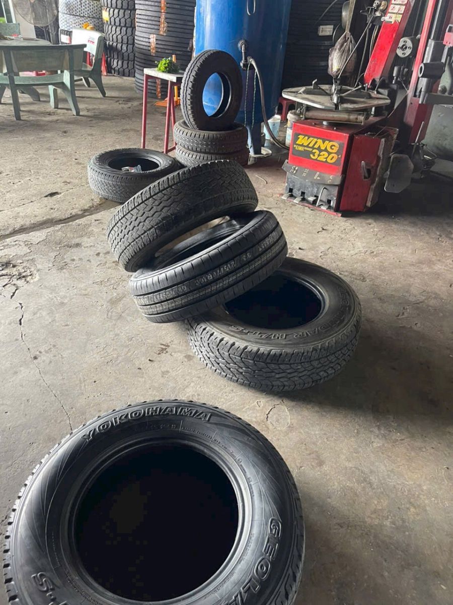 Thay lốp xe ô tô du lịch -Tại công ty khách hàng